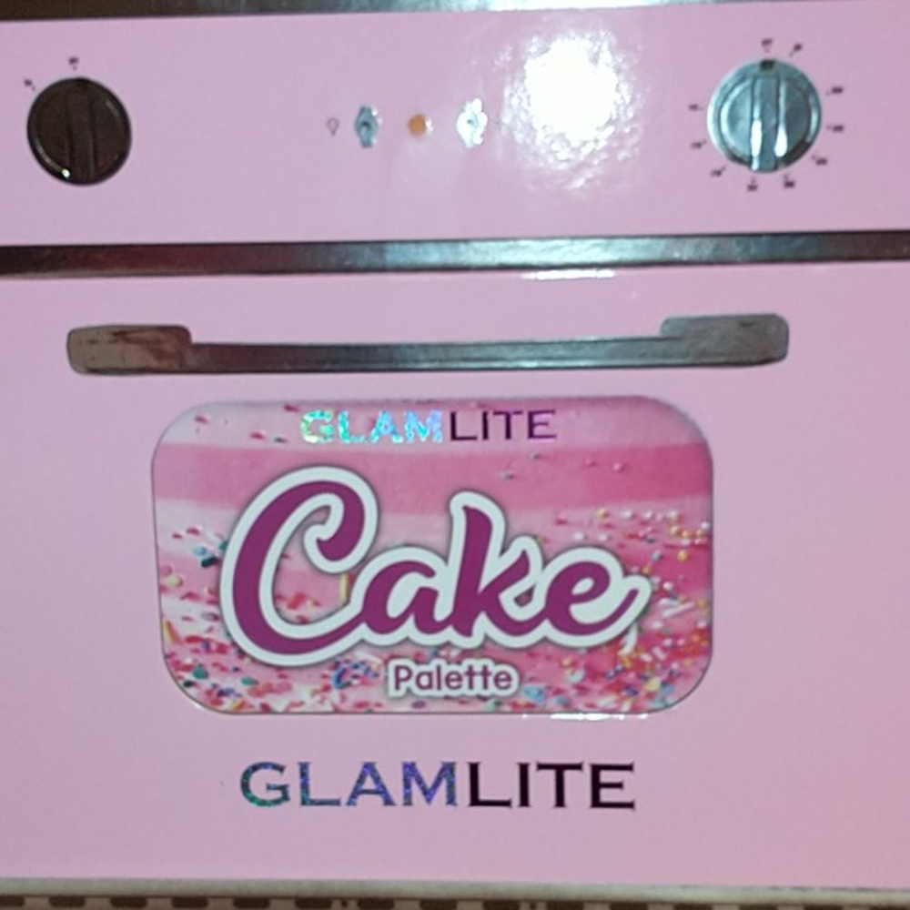 24 HR SALE Glam Lite Cake Palette